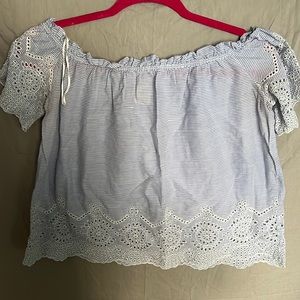 Off shoulders crop top